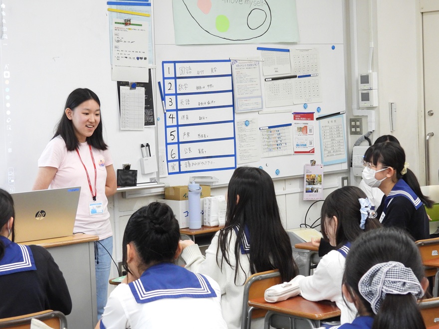 マウントホリヨーク大学の留学生と交流会を行っています