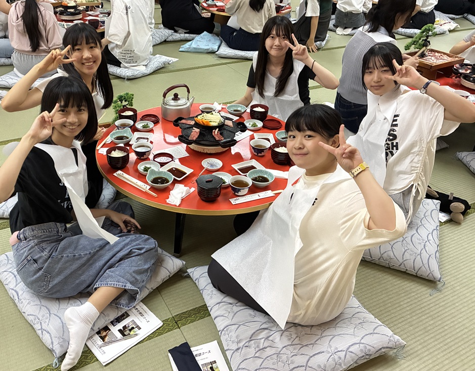 義経鍋を皆で囲んでいただきました