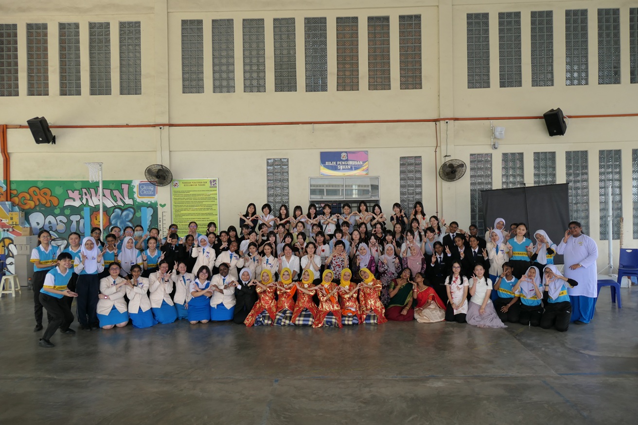 マレーシアの学校で交流会をしました