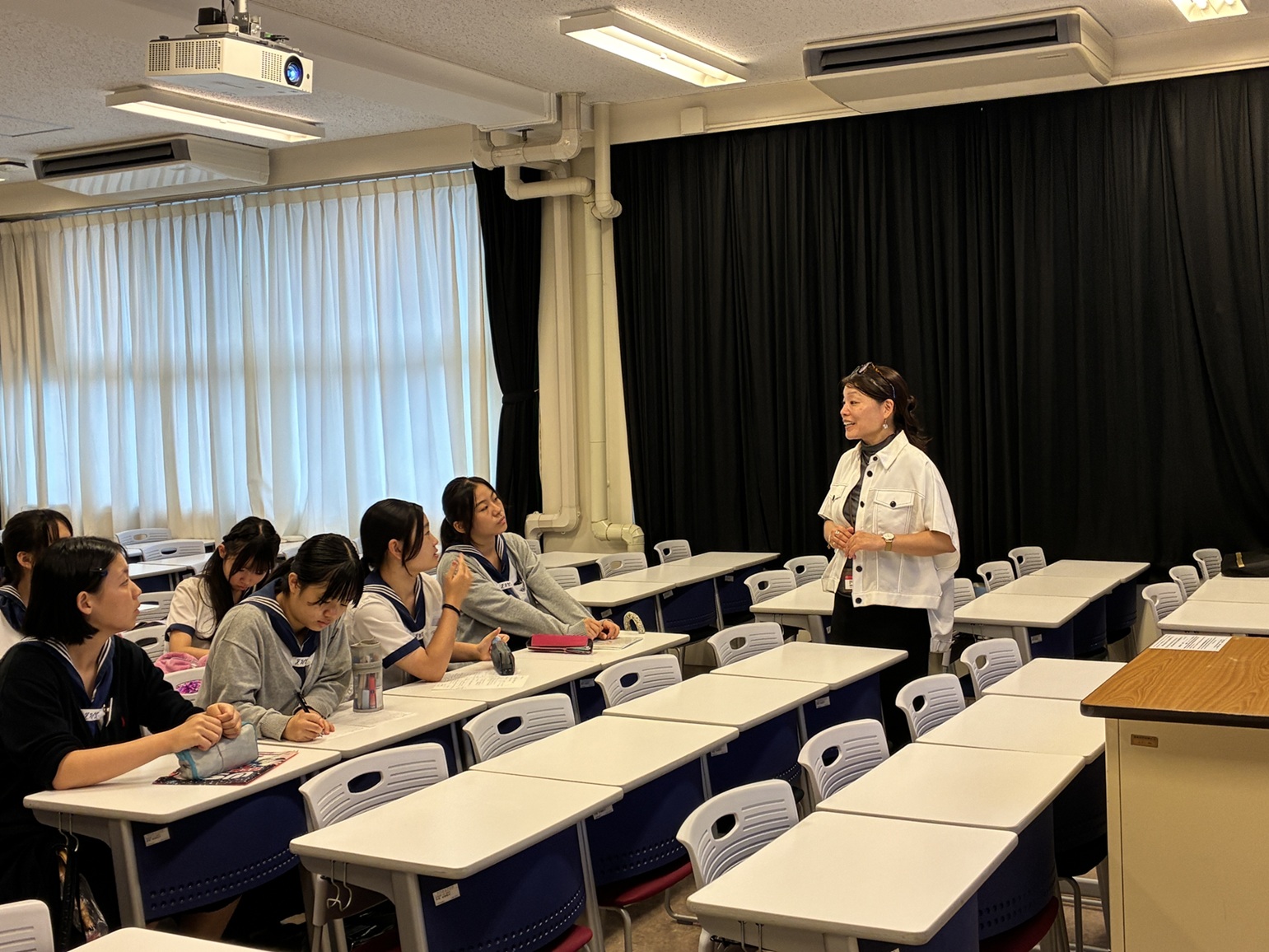 家政学部児童学科 浅野先生の講義