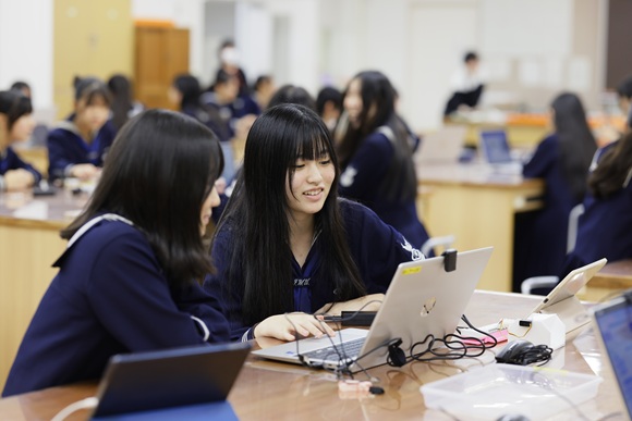 3年生では更に高度なプログラミング学習を行います