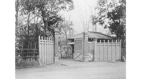  開校当時の正門