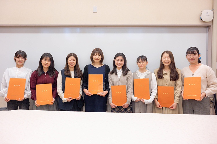 2026.03.26  フードスペシャリスト資格認定試験で学生7名が特別表彰対象となり大学別受賞者数で最多に