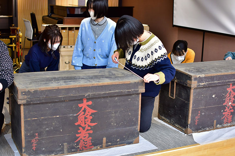 最終日は経箱の採寸、調書作成を行いました