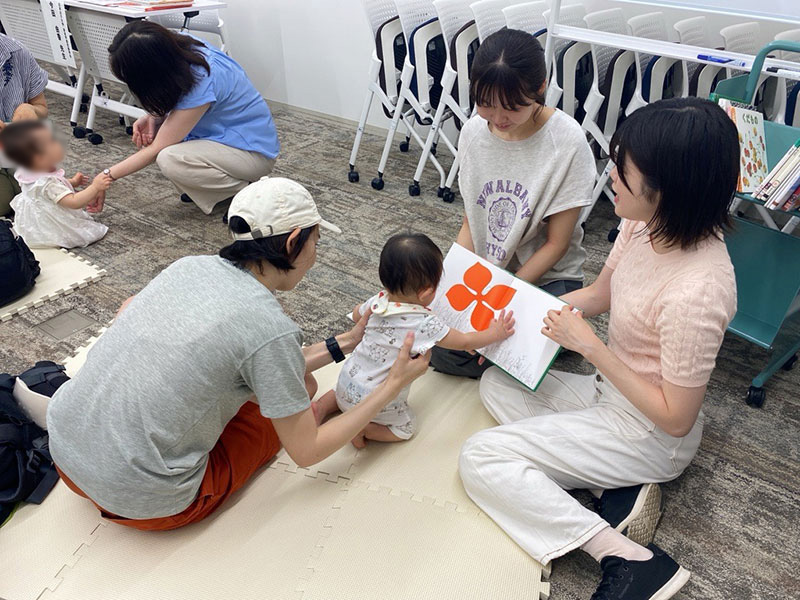 絵本の中に登場した花の形が気になり思わずタッチ!