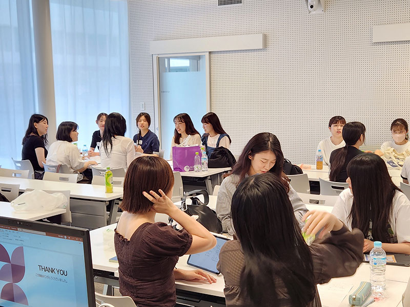 グループに分かれて意見交換