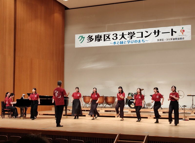 親しみやすい選曲で歌声を届けました