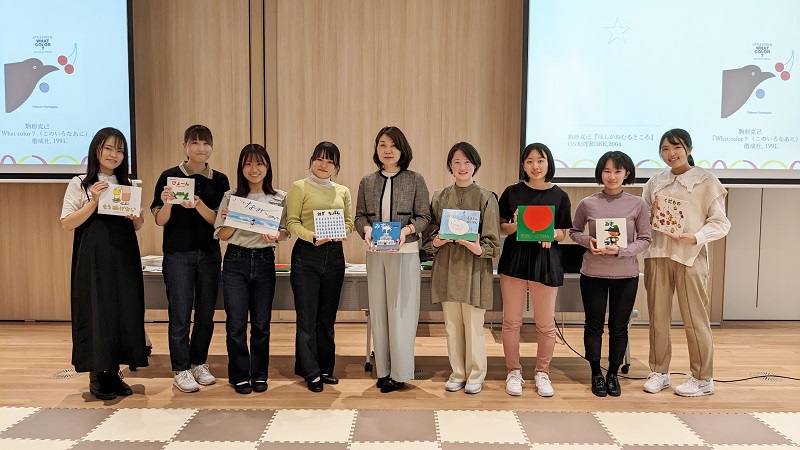 今田准教授（写真中央）と講座に参加した児童学科の3年生たち