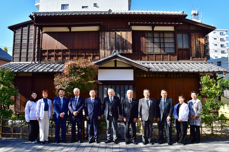 北海道日高町村議会議長会のみなさまに本学までお越しいただきました