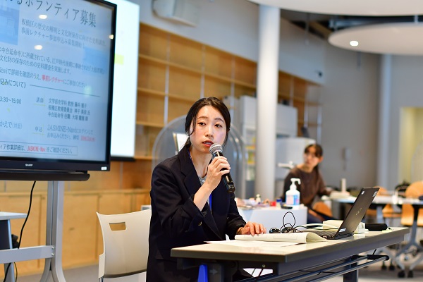 調査方法を説明する板橋区教育委員会の神子さん