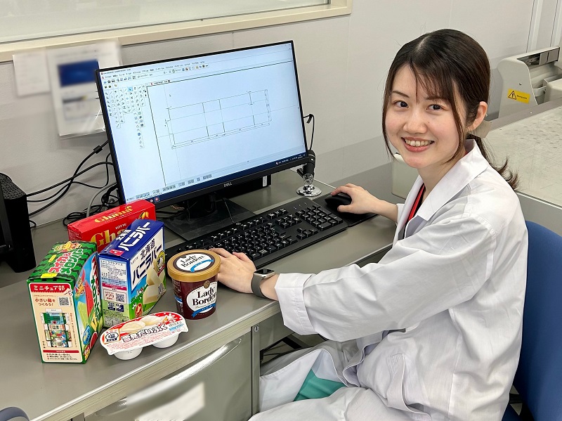 現在はCADなどを用い包装設計を行う