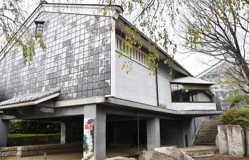 平成4年の日本建築学会賞、同8年の公共建築賞を受賞した古河歴史博物館