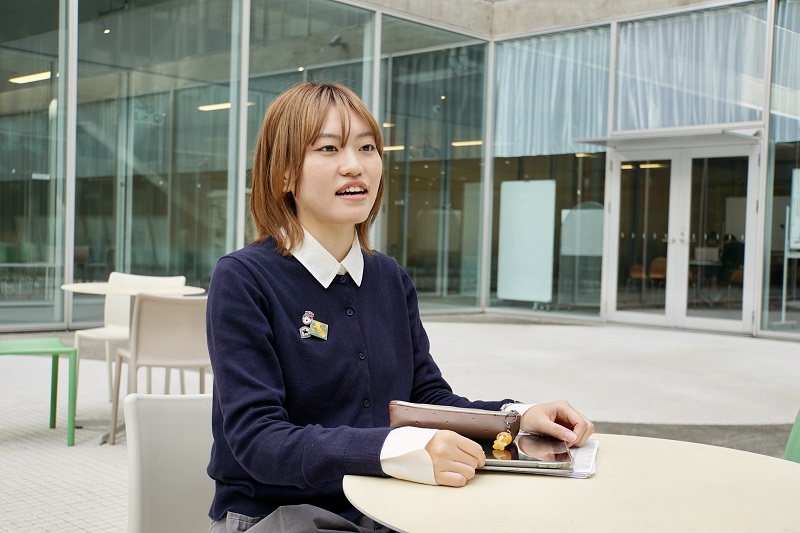 インタビューに答える結城さん