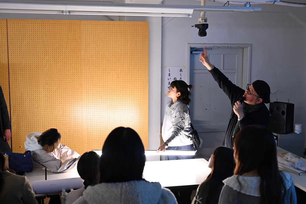 ラインライトの特性について説明する武石氏