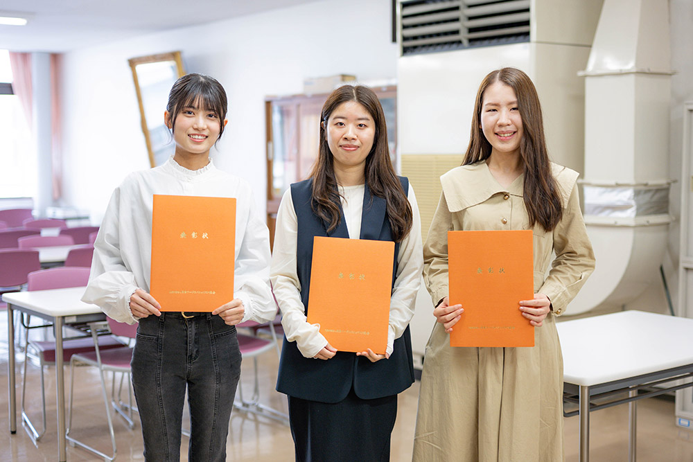 左から飯塚さん、西野さん、佐藤さん