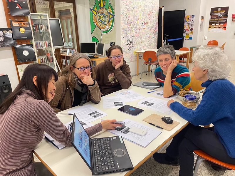 サラボルサ児童図書館でのMTGの様子