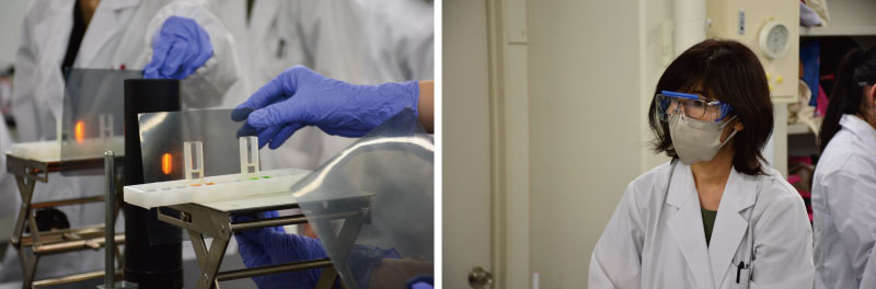写真左から　偏光板とナトリウム光で鏡像異性体の光の通し方を調べている様子／参加者の実験をサポートする講師の市川先生
